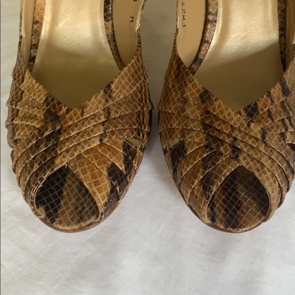 Stuart Weitzman snake skin heel ⚠️ - Picture 3 of 6